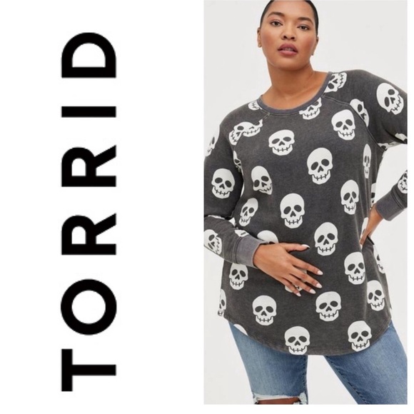 torrid Tops - TORRID Classic Fit Cozy Fleece Crew Neck Raglan Tunic Skulls Sweatshirt Size 1
